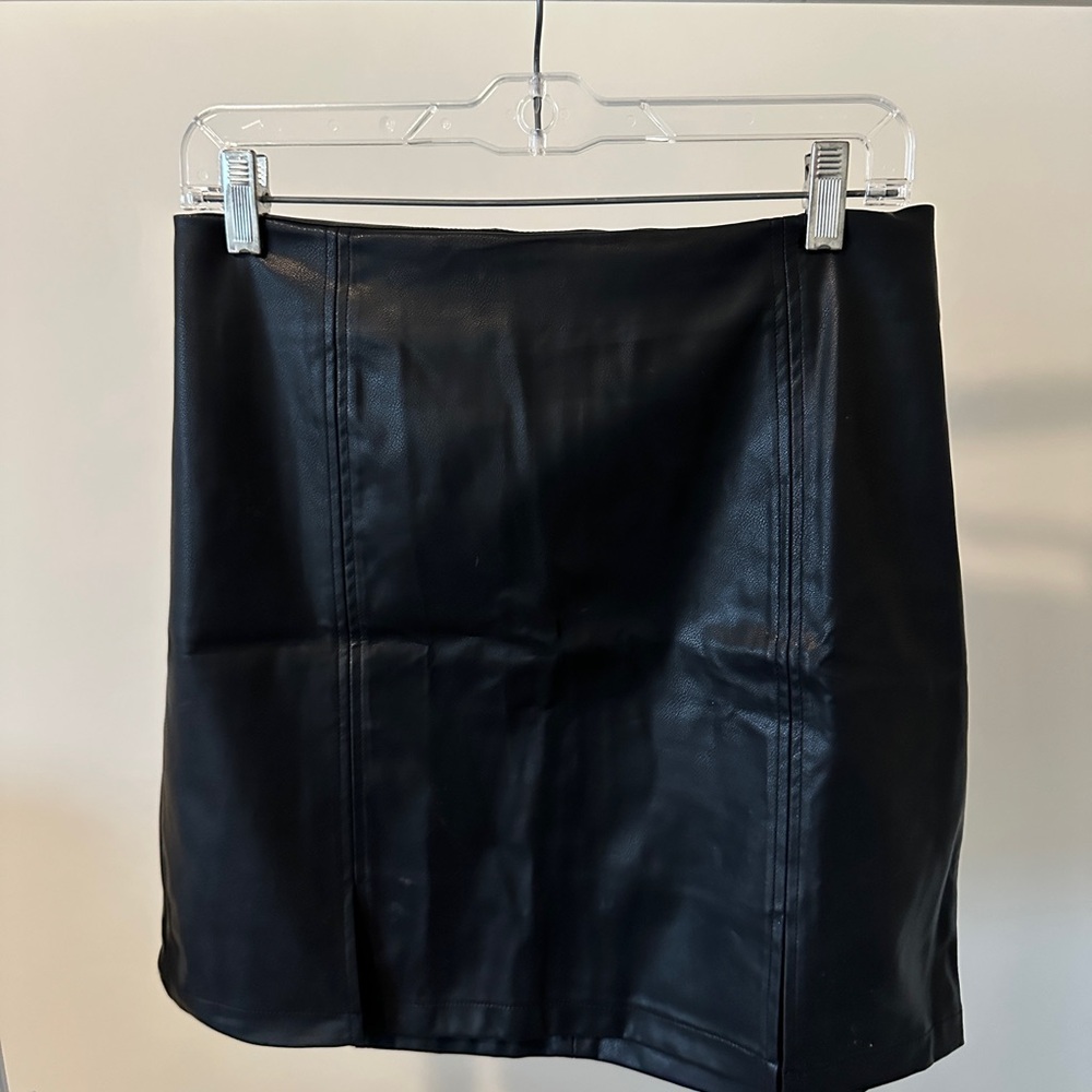 Chic Black Leather Mini Skirt